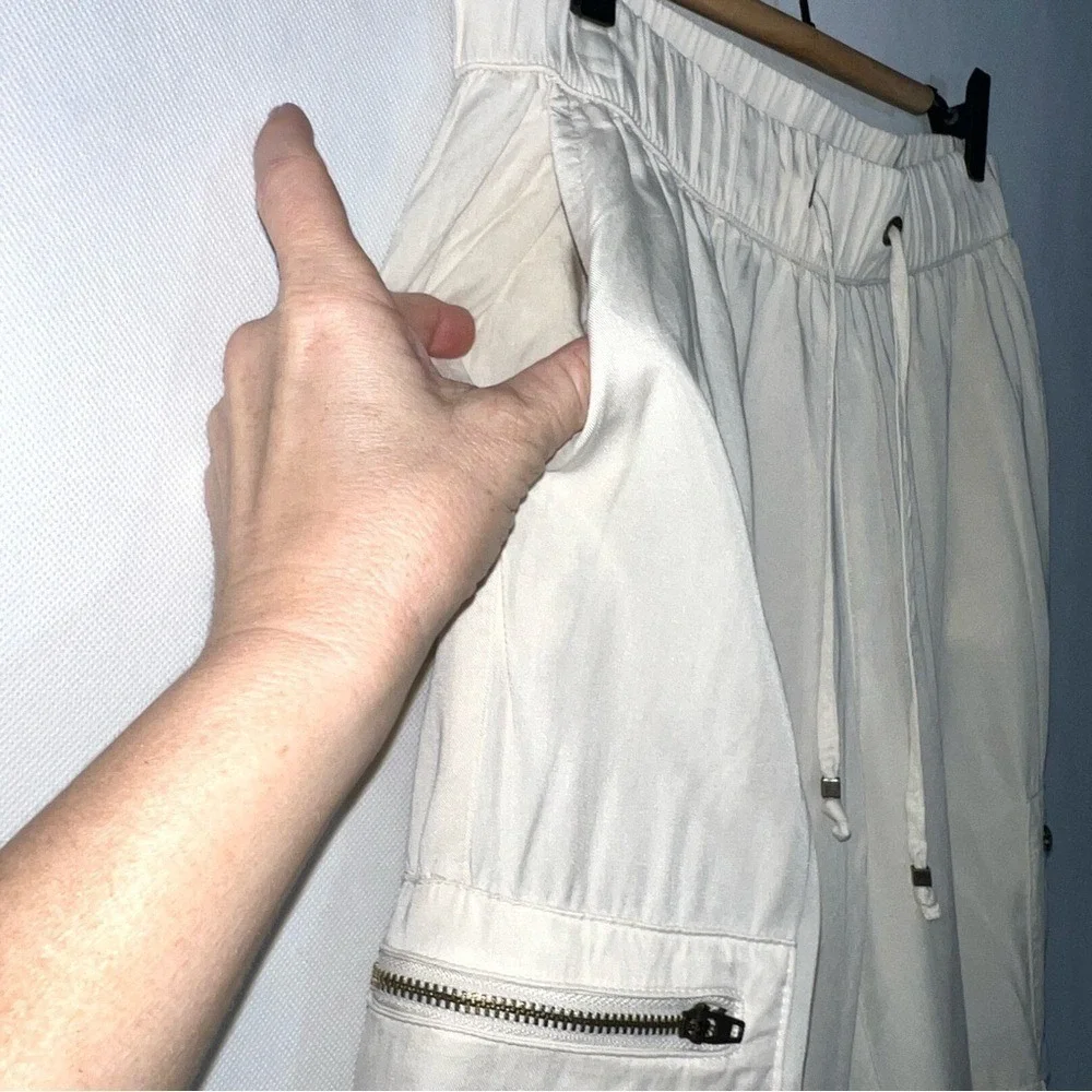 Banana Republic cargo pants Ivory Elastic drawstring‎ waist, size Small